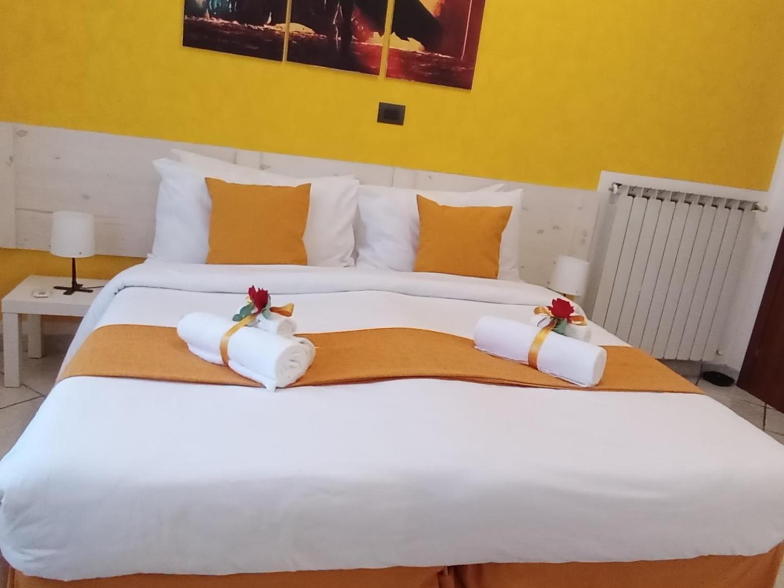 Bed and Breakfast G&G Giusy E Gabry Santhià Exterior foto